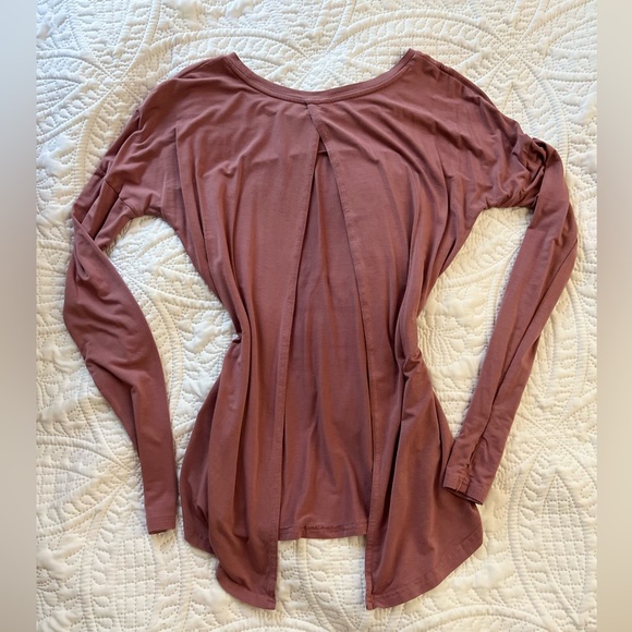 Balance athletica long sleeve - open back - Picture 2 of 3